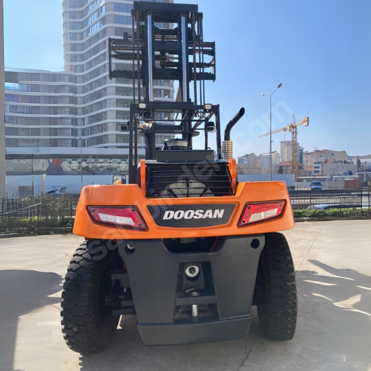 16-Tonnen Doosan Stapler zu vermieten – 2023