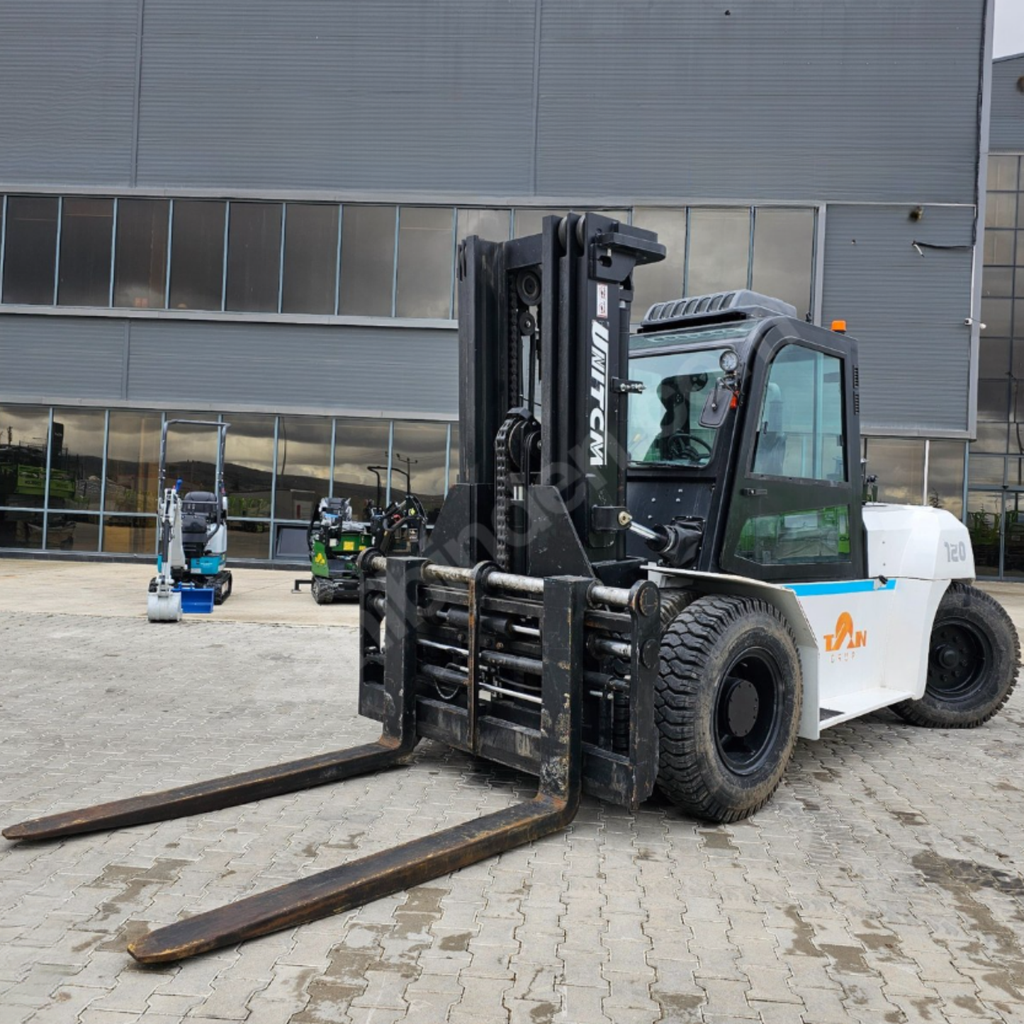 Diesel- und Elektro-Mietstapler von 2 Tonnen bis 12 Tonnen