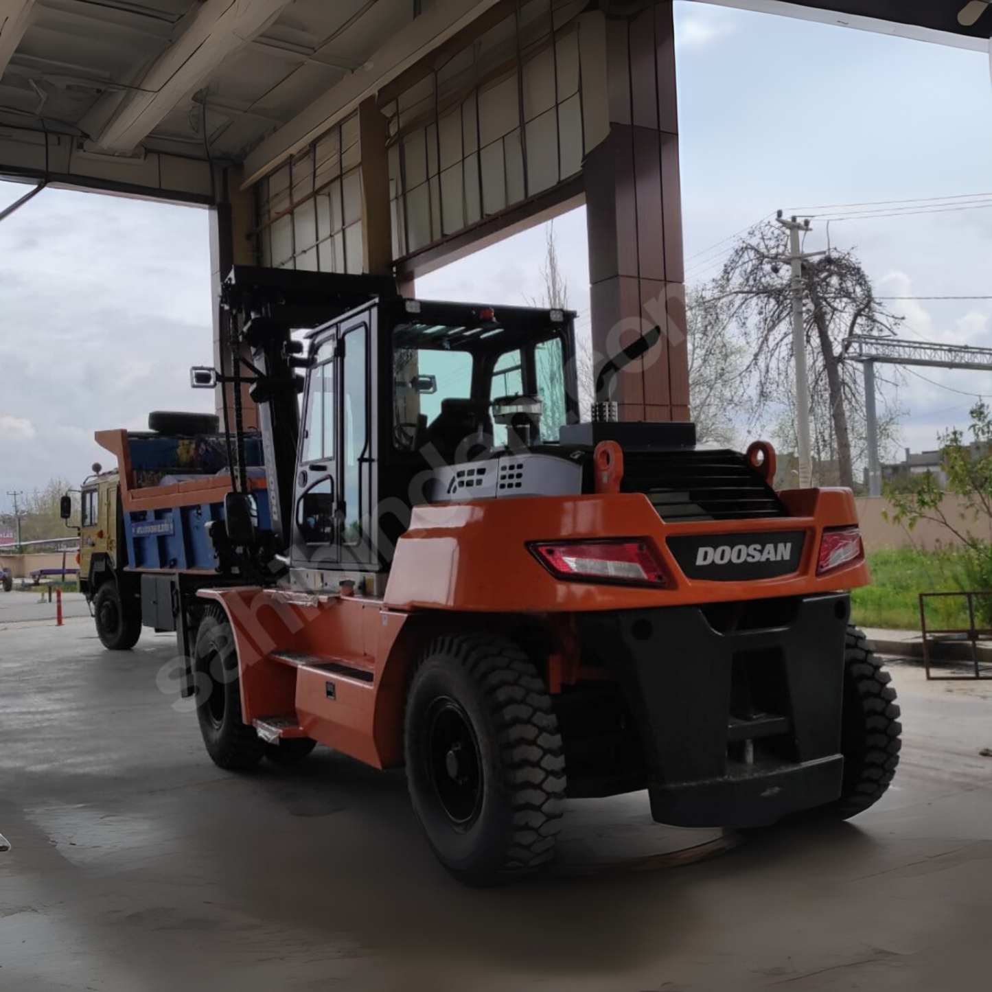 16-Tonnen Doosan Stapler zu vermieten – 2023